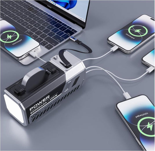 بنك الطاقة جرين ليون باور ماكس مع ضوء فلاش LED عالي اللومن، 50 ألف مللي أمبير/ساعة، شحن سريع 100 وات، كابل قابل للسحب، شاشة رقمية، شحن متعدد الأجهزة - فضي