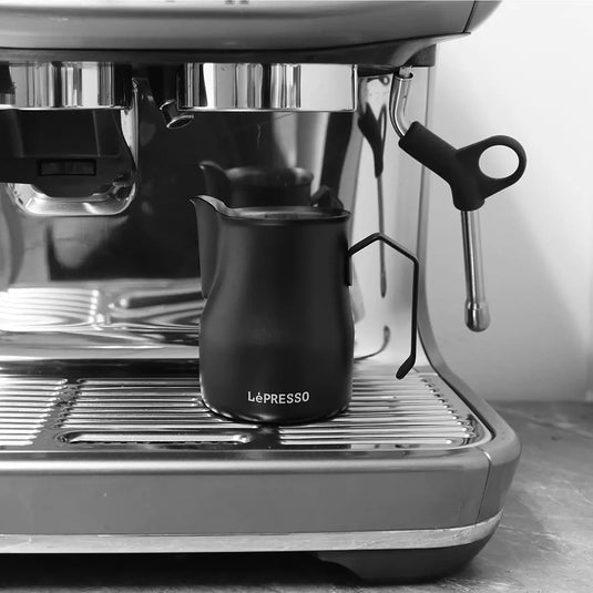 إبريق رغوة ليبريسو سعة 350 مل - أسود